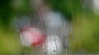 Raindrops_on_a_window
