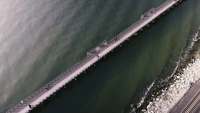 Luchtfoto van de kleine voetgangersbrug