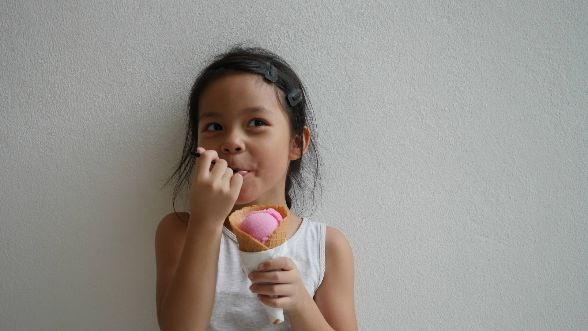 Helados POPS Costa Rica - Llegó el cono triple más delicioso del mundo. El  nuevo Triple Boom Shakalaka combina tus 3 sabores de helado preferidos en  un rico cono decorado con chocolate, image size:1920x1080