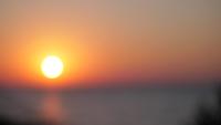 Coucher de soleil flou sur la mer