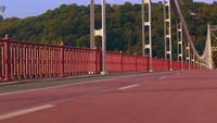 Un jogger méconnaissable s&#39;entraîne à l&#39;extérieur