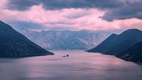 Nuages de pluie dans la baie de Kotor