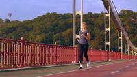 Jogger s&#39;entraîne à l&#39;extérieur