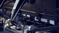 Détails du papier se déplaçant sur le convoyeur