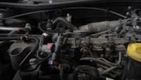 Pièces dans le compartiment moteur d&#39;une voiture